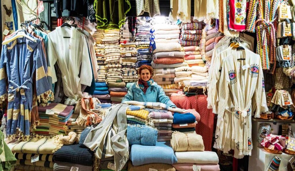 Grandbazaaristanbul-1024x593 Voyage virtuel à Istanbul : Découvrez la magie de la ville entre deux continents, depuis votre canapé