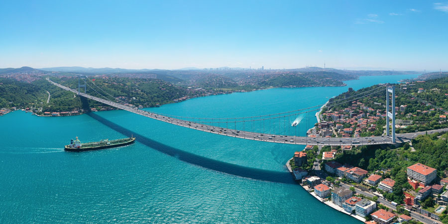 infos-utiles-sur-les-croisieres-sur-le-bosphore Voyage virtuel à Istanbul : Découvrez la magie de la ville entre deux continents, depuis votre canapé